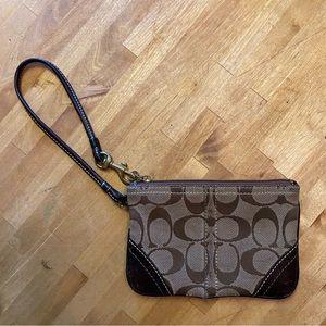 Coach wristlet wallet measures 4 x 6“ brown C